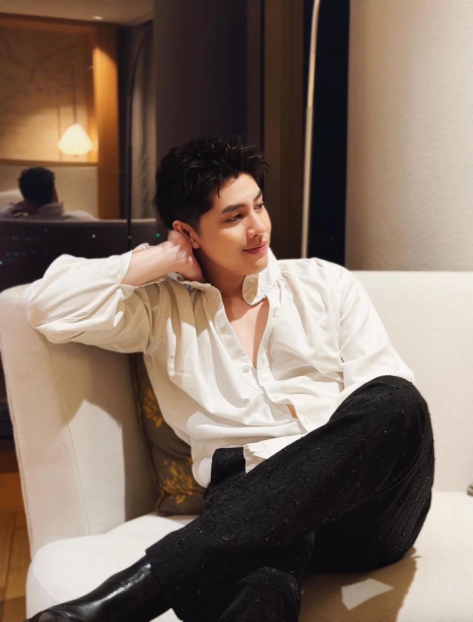 Noo Phước Thịnh lộ tin nhắn riêng tư với chàng trai người Trung Quốc