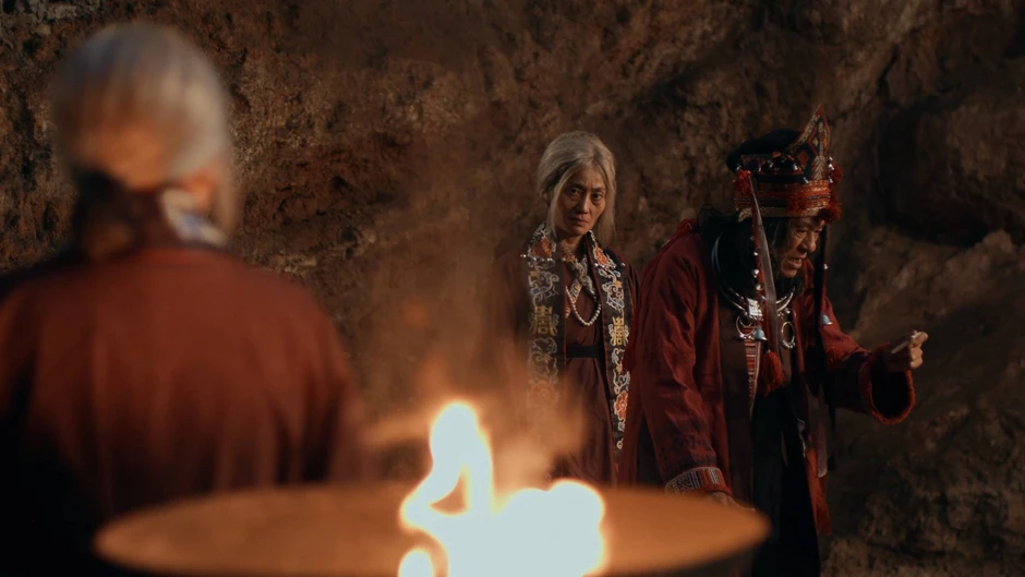 NS Hạnh Thuý đến dự tiệc nhà đại gia chỉ uống nước suối, mua 3 miếng đất ở TP.HCM