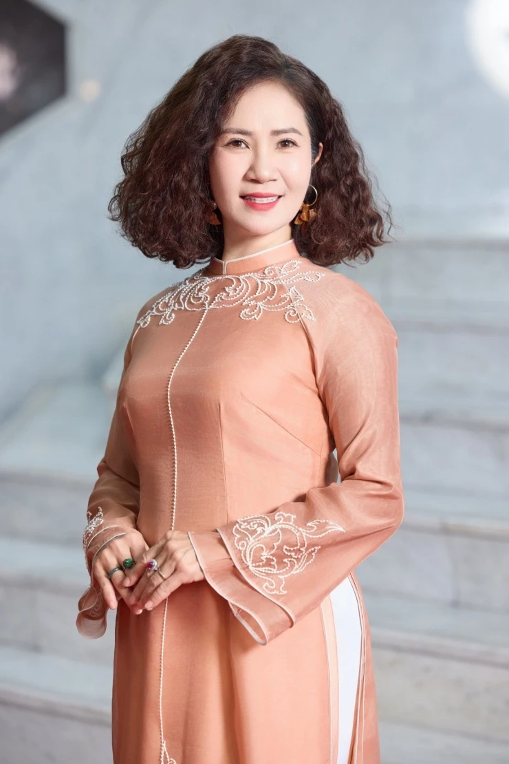 NSƯT 49 tuổi mới sinh con thứ 4 được chồng diễn viên hết mực yêu chiều là ai? NSƯT 49 tuổi mới sinh con thứ 4 được chồng diễn viên hết mực yêu chiều là ai?