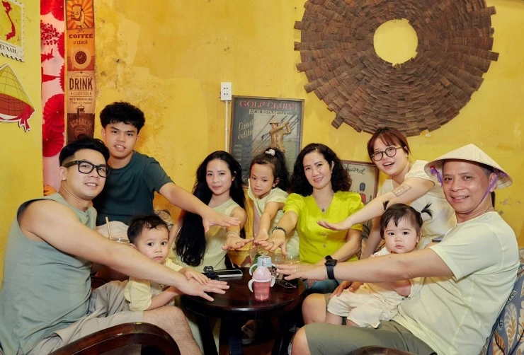 NSƯT 49 tuổi mới sinh con thứ 4 được chồng diễn viên hết mực yêu chiều là ai? NSƯT 49 tuổi mới sinh con thứ 4 được chồng diễn viên hết mực yêu chiều là ai?