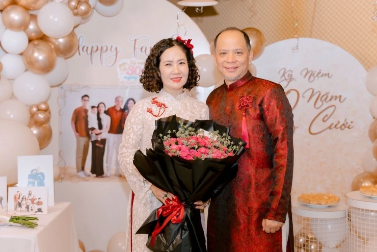 NSƯT 49 tuổi mới sinh con thứ 4 được chồng diễn viên hết mực yêu chiều là ai? NSƯT 49 tuổi mới sinh con thứ 4 được chồng diễn viên hết mực yêu chiều là ai?