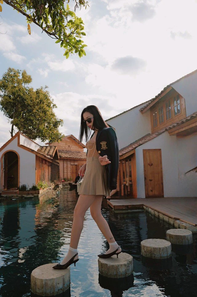 Nữ ca sĩ hát nhạc bolero nức tiếng phòng trà ở tuổi 45 đơn thân nuôi con trai, có tình mới hết lòng yêu chiều Nữ ca sĩ hát nhạc bolero nức tiếng phòng trà ở tuổi 45 đơn thân nuôi con trai, có tình mới hết lòng yêu chiều