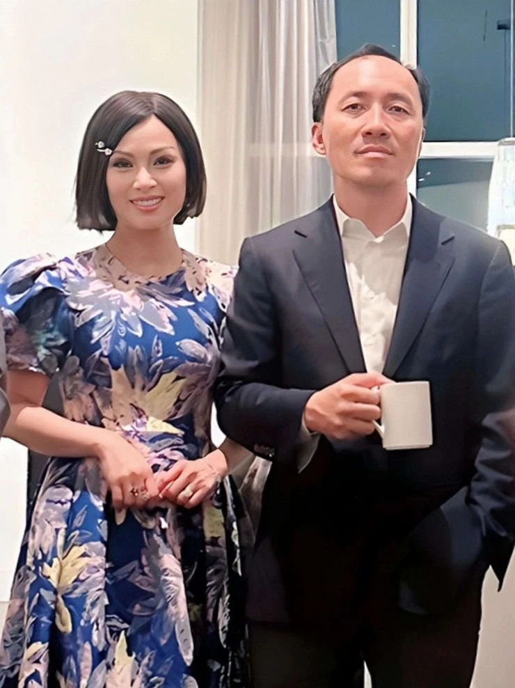 Nữ ca sĩ ở ẩn sau khi lấy tỷ phú Mỹ: Áp lực vì chồng thành đạt, có nhiều bóng hồng vây quanh Nữ ca sĩ ở ẩn sau khi lấy tỷ phú Mỹ: Áp lực vì chồng thành đạt, có nhiều bóng hồng vây quanh