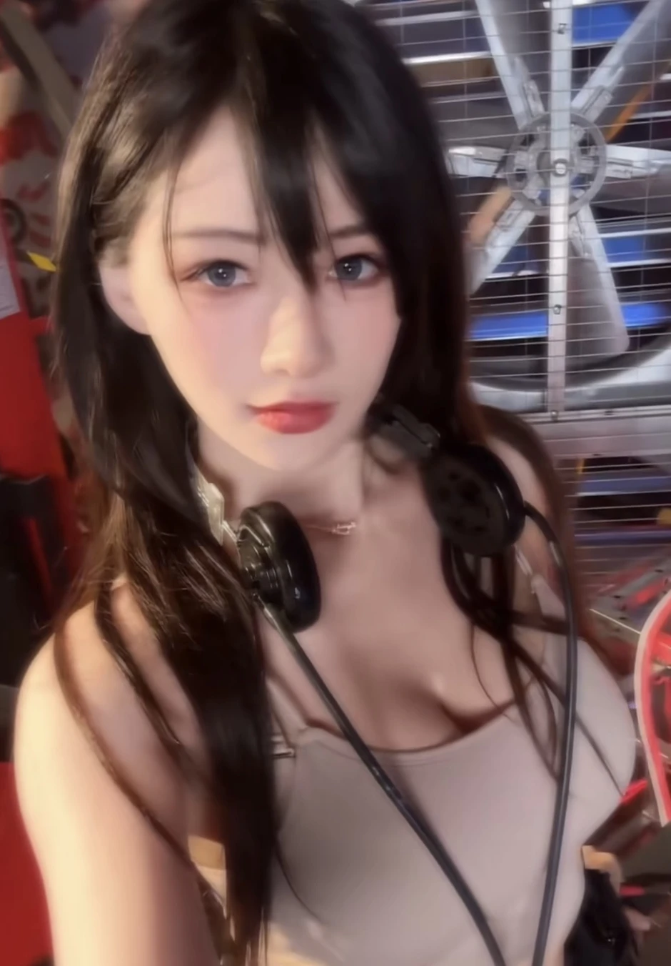 Nữ coser với màn xuất hiện chưa từng có trên sàn quyền anh, nhan sắc cực phẩm, lầy lội tấu hài Nữ coser với màn xuất hiện chưa từng có trên sàn quyền anh, nhan sắc cực phẩm, lầy lội tấu hài