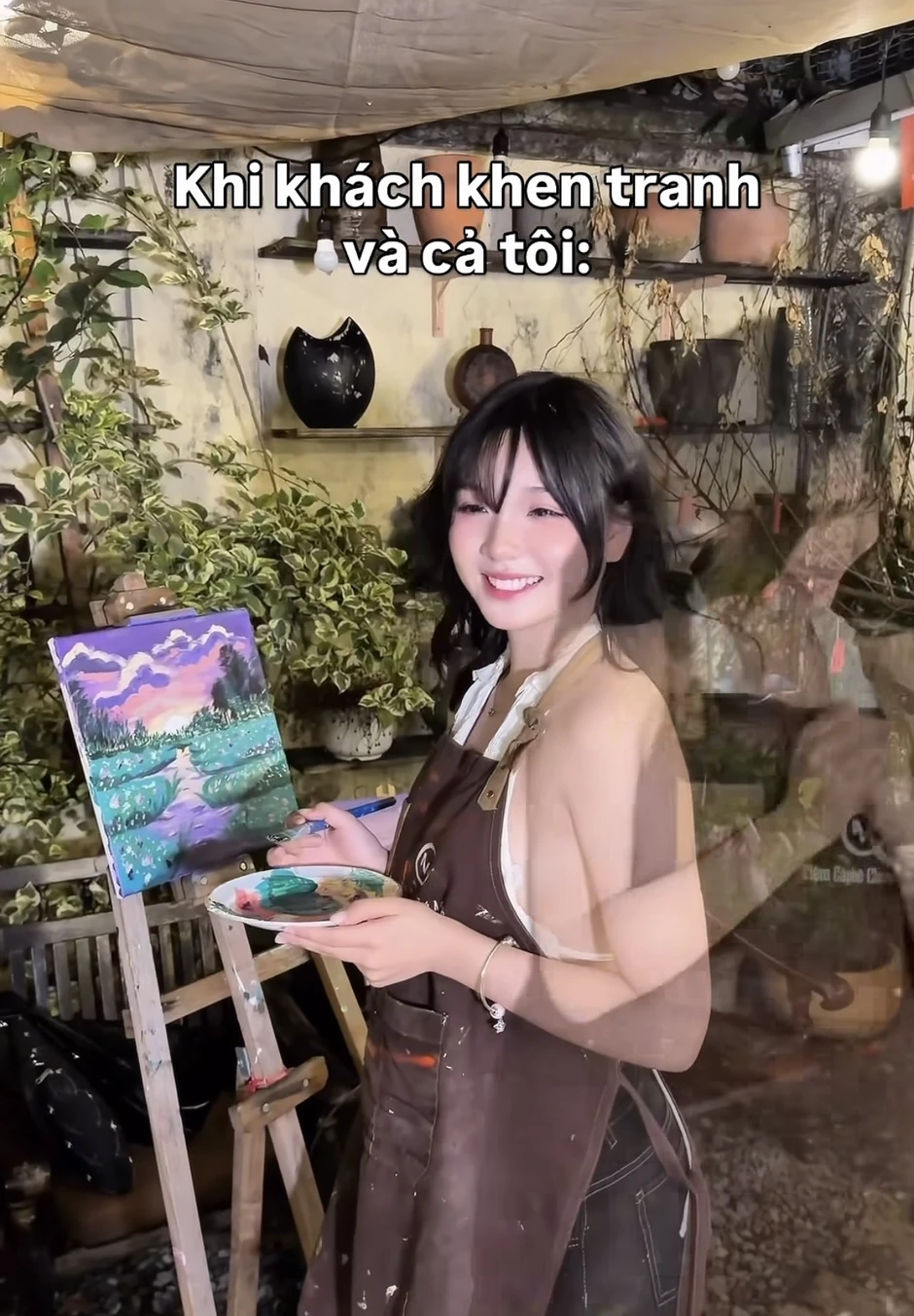 Nụ cười gây thương nhớ của gái xinh vẽ tranh, cầm cọ nhưng khiến trái tim fan nam tan chảy