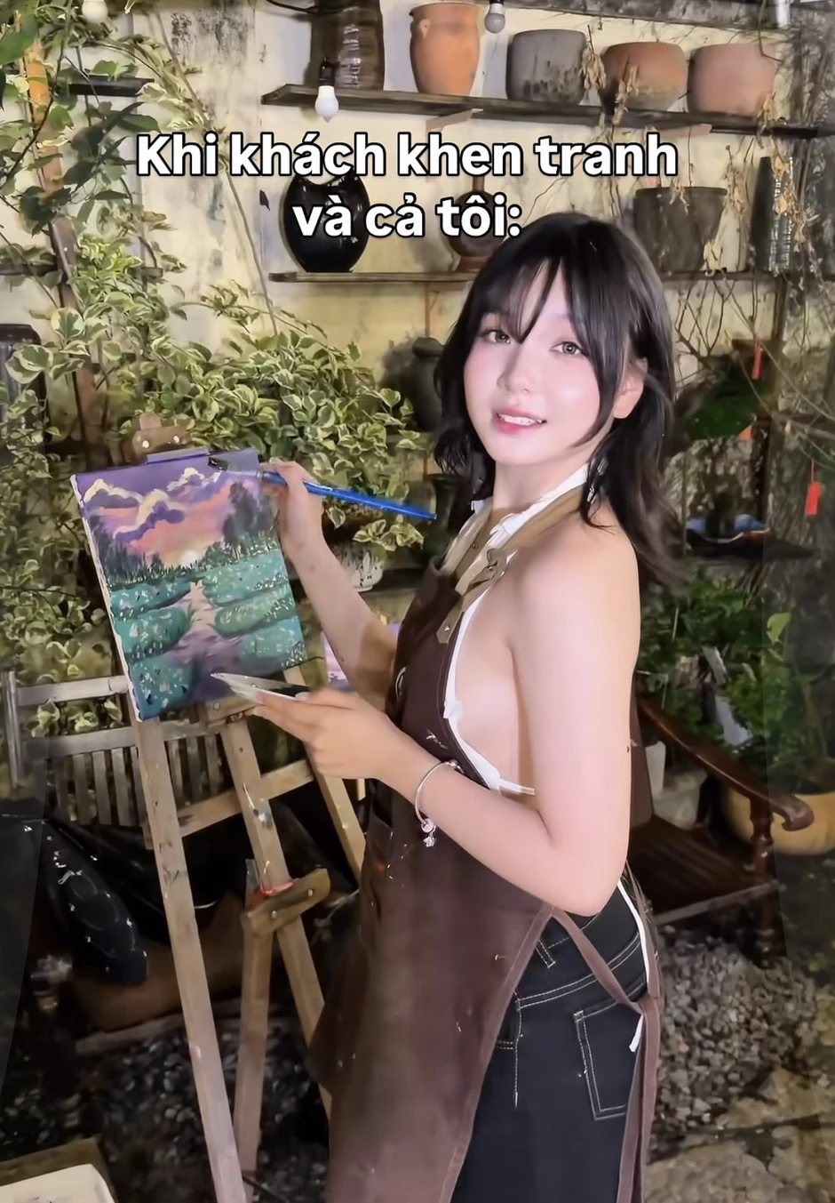 Nụ cười gây thương nhớ của gái xinh vẽ tranh, cầm cọ nhưng khiến trái tim fan nam tan chảy