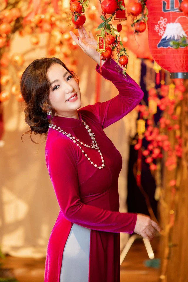 Nữ danh hài Việt kiều tuổi U50 làm mẹ đơn thân, nói một câu gây tò mò về cuộc sống hiện tại Nữ danh hài Việt kiều tuổi U50 làm mẹ đơn thân, nói một câu gây tò mò về cuộc sống hiện tại