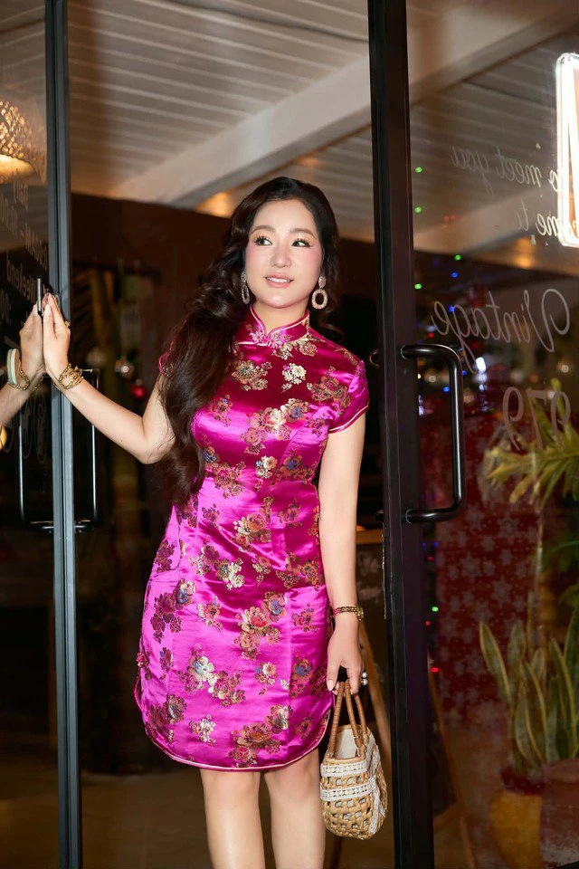 Nữ danh hài Việt kiều tuổi U50 làm mẹ đơn thân, nói một câu gây tò mò về cuộc sống hiện tại Nữ danh hài Việt kiều tuổi U50 làm mẹ đơn thân, nói một câu gây tò mò về cuộc sống hiện tại