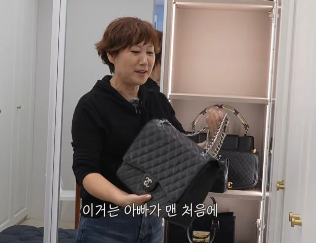 Nữ diễn viên được chồng mua tặng túi 400 triệu sau mỗi lần ngoại tình, nhưng rồi tức tới đổ bệnh vì phải gánh nợ 90 tỷ cho ông xã Nữ diễn viên được chồng mua tặng túi 400 triệu sau mỗi lần ngoại tình, nhưng rồi tức tới đổ bệnh vì phải gánh nợ 90 tỷ cho ông xã