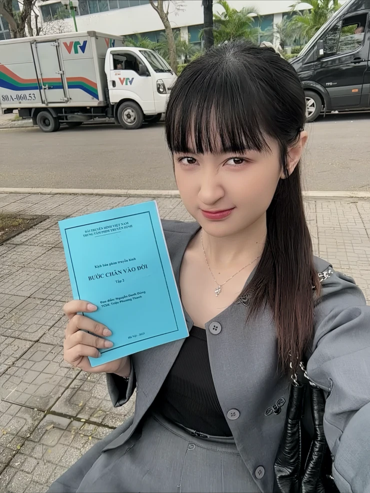 Nữ diễn viên phim giờ vàng VTV ngoài đời đang phụ mẹ bán bún là ai?