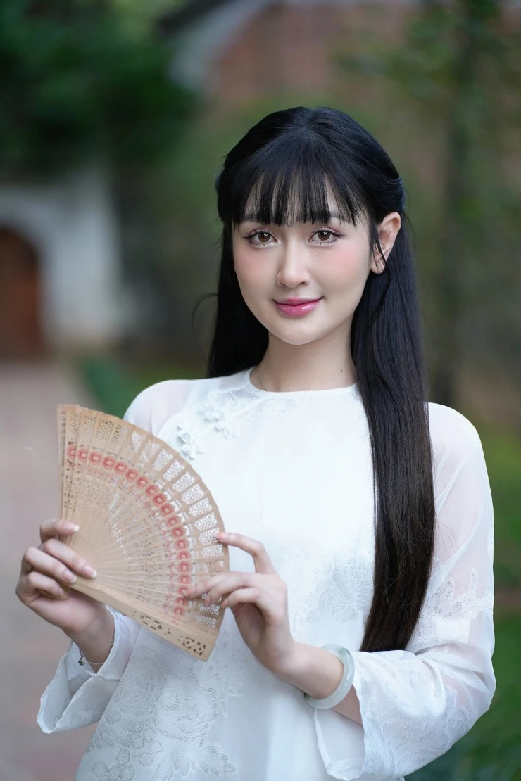 Nữ diễn viên phim giờ vàng VTV ngoài đời đang phụ mẹ bán bún là ai?