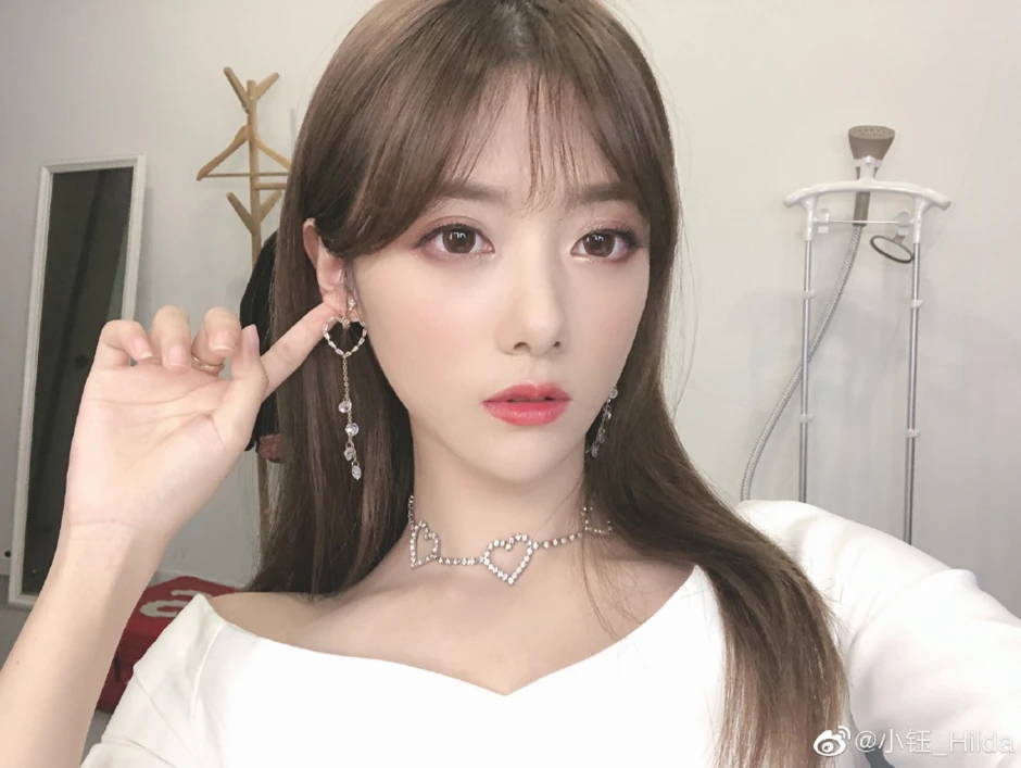 Nữ MC Hilda bất ngờ bị người yêu mới của cựu vương CKTG "phản damage"