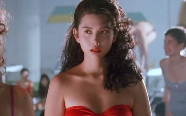 Nữ thần gợi cảm bậc nhất Hong Kong khiến Thành Long, Châu Tinh Trì say đắm