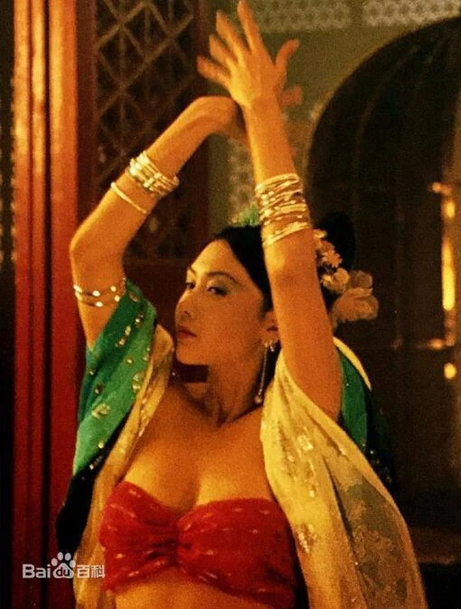 Nữ thần gợi cảm bậc nhất Hong Kong khiến Thành Long, Châu Tinh Trì say đắm