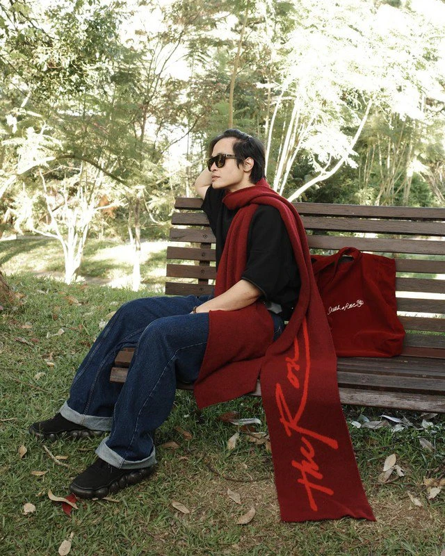 Ở tuổi U50, quý ông Vbiz hát Tháng Tư là lời nói dối của em vẫn độc thân, chăm làm từ thiện