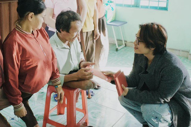 Ở tuổi U50, quý ông Vbiz hát Tháng Tư là lời nói dối của em vẫn độc thân, chăm làm từ thiện