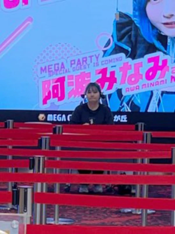 Oái oăm không tưởng: Nhóm nhạc nữ vừa tổ chức sự kiện nhưng không có fan nào tới dự