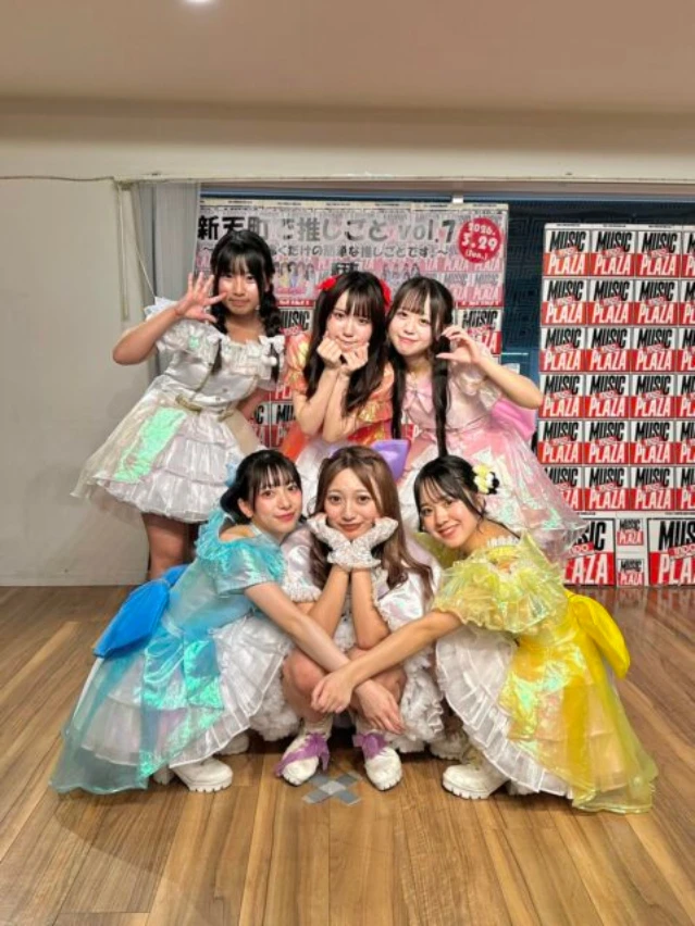 Oái oăm không tưởng: Nhóm nhạc nữ vừa tổ chức sự kiện nhưng không có fan nào tới dự