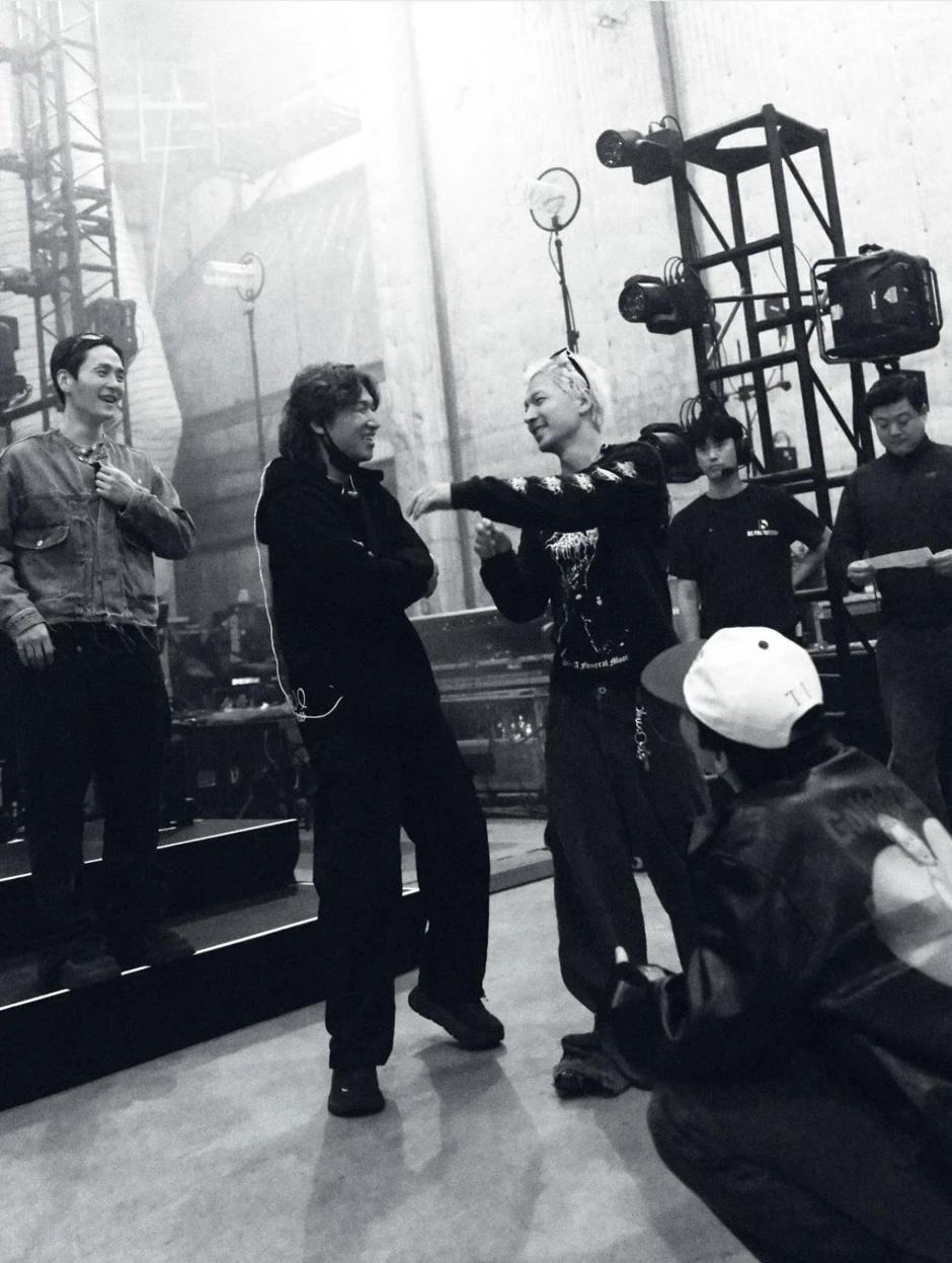 Ông hoàng showbiz hết thời bị đài quốc gia cấm sóng, có ngày chỉ bán được 779 album Ông hoàng showbiz hết thời bị đài quốc gia cấm sóng, có ngày chỉ bán được 779 album