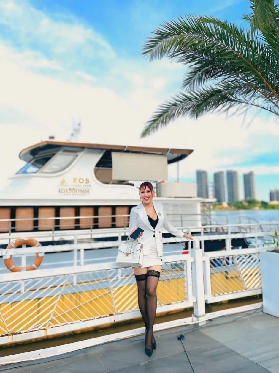 Phi Thanh Vân được đại gia yêu say đắm: "Phụ nữ không cần quá cầu kỳ"