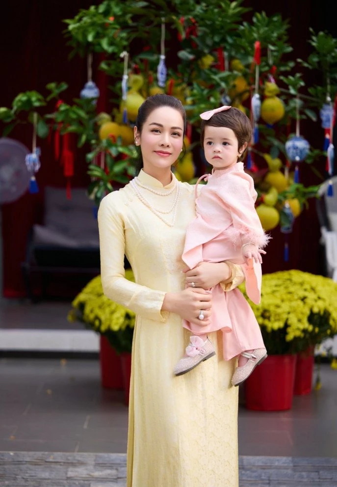 Phú bà showbiz Nhật Kim Anh ở biệt thự 200m2, tu tập và giấu kín tình yêu Phú bà showbiz Nhật Kim Anh ở biệt thự 200m2, tu tập và giấu kín tình yêu