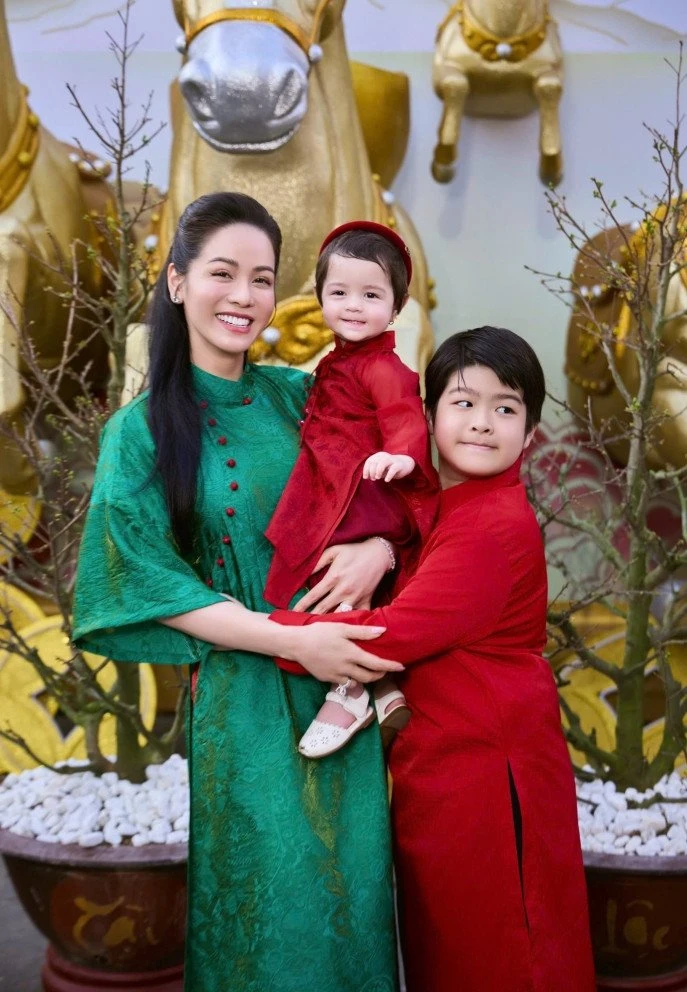 Phú bà showbiz Nhật Kim Anh ở biệt thự 200m2, tu tập và giấu kín tình yêu Phú bà showbiz Nhật Kim Anh ở biệt thự 200m2, tu tập và giấu kín tình yêu