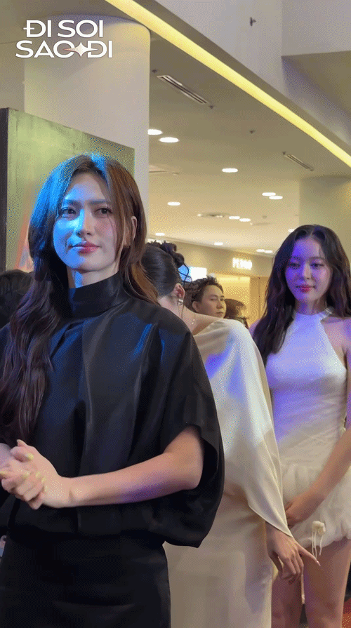 Phương Anh Đào như gắn spotlight trên người, đẹp đến mức khiến Hoa hậu đứng chung suýt "tàng hình" Phương Anh Đào như gắn spotlight trên người, đẹp đến mức khiến Hoa hậu đứng chung suýt "tàng hình"