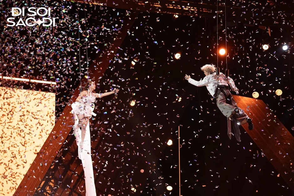 Phương Mỹ Chi lau mồ hôi nhắc từng câu cho RHYDER hát, treo mình trên cao 3m vẫn lên highnote tằng tằng Phương Mỹ Chi lau mồ hôi nhắc từng câu cho RHYDER hát, treo mình trên cao 3m vẫn lên highnote tằng tằng