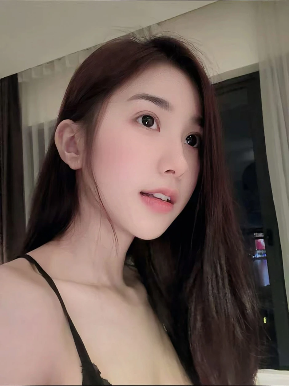 POV: Góc nhìn "bạn trai" Tiểu Hý, ngắm trọn nhan sắc hot girl ở cự ly 1cm