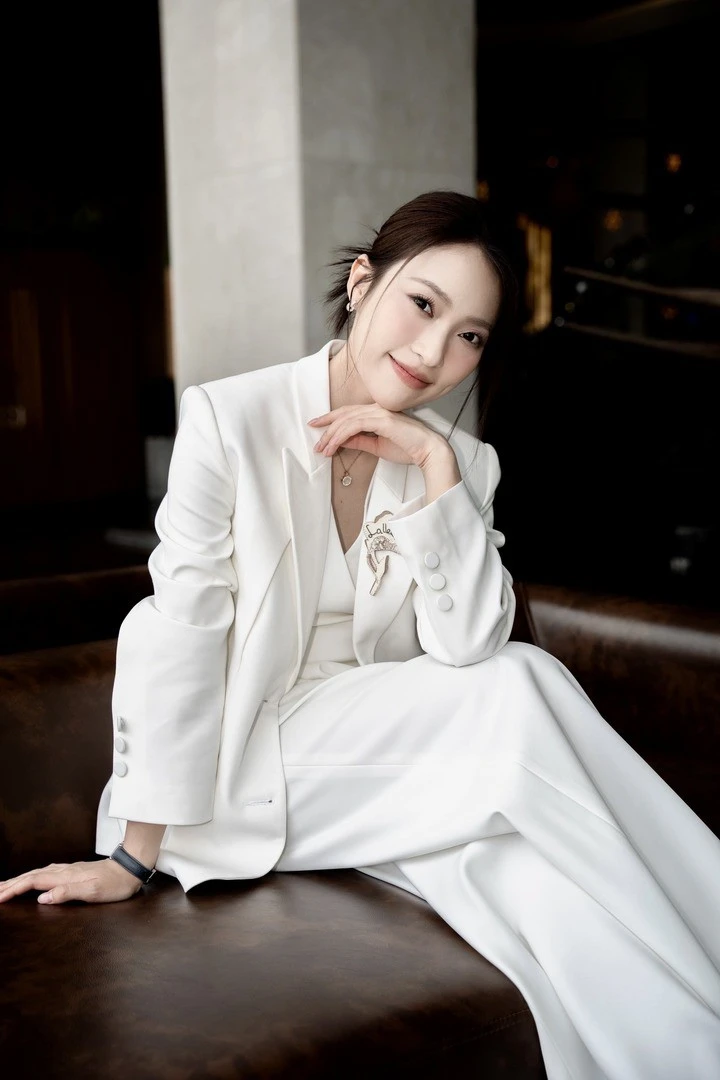 Profile cực xịn của nữ MC VTV: Đỗ 4 trường đại học, có chị gái là phó giáo sư