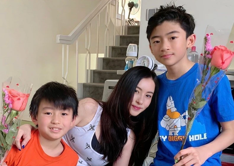 Quý tử thứ 2 nhà Tạ Đình Phong: Mới 15 tuổi đã thành mỹ nam, soi đến thành tích càng choáng váng!