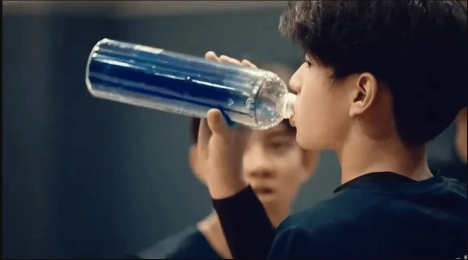 Quý tử thứ 2 nhà Tạ Đình Phong: Mới 15 tuổi đã thành mỹ nam, soi đến thành tích càng choáng váng!