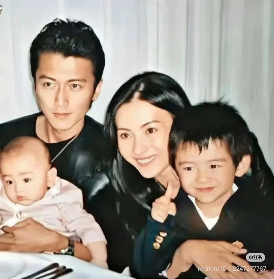 Quý tử thứ 2 nhà Tạ Đình Phong: Mới 15 tuổi đã thành mỹ nam, soi đến thành tích càng choáng váng!