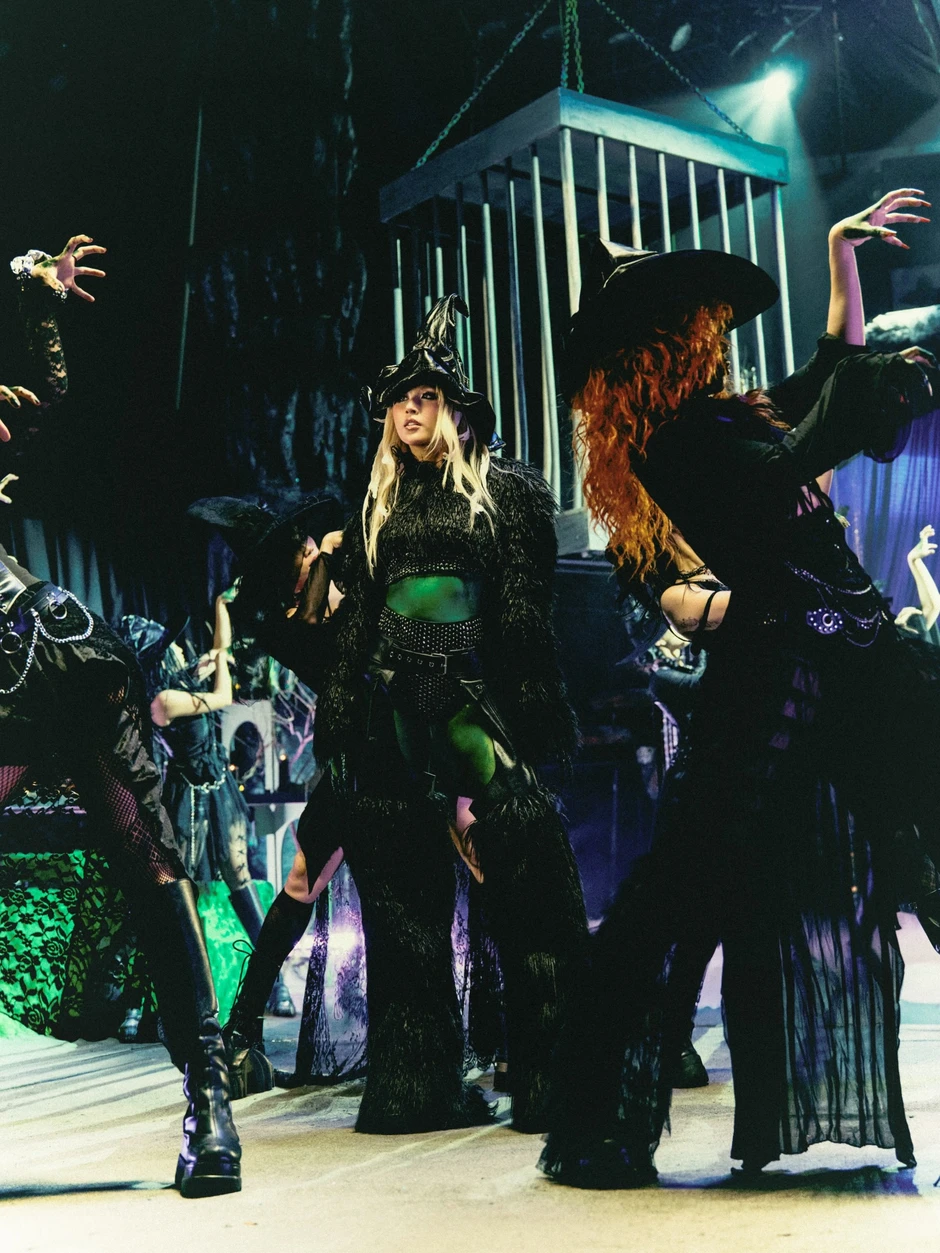 Quỳnh Anh Shyn làm gì mà giàu thế?