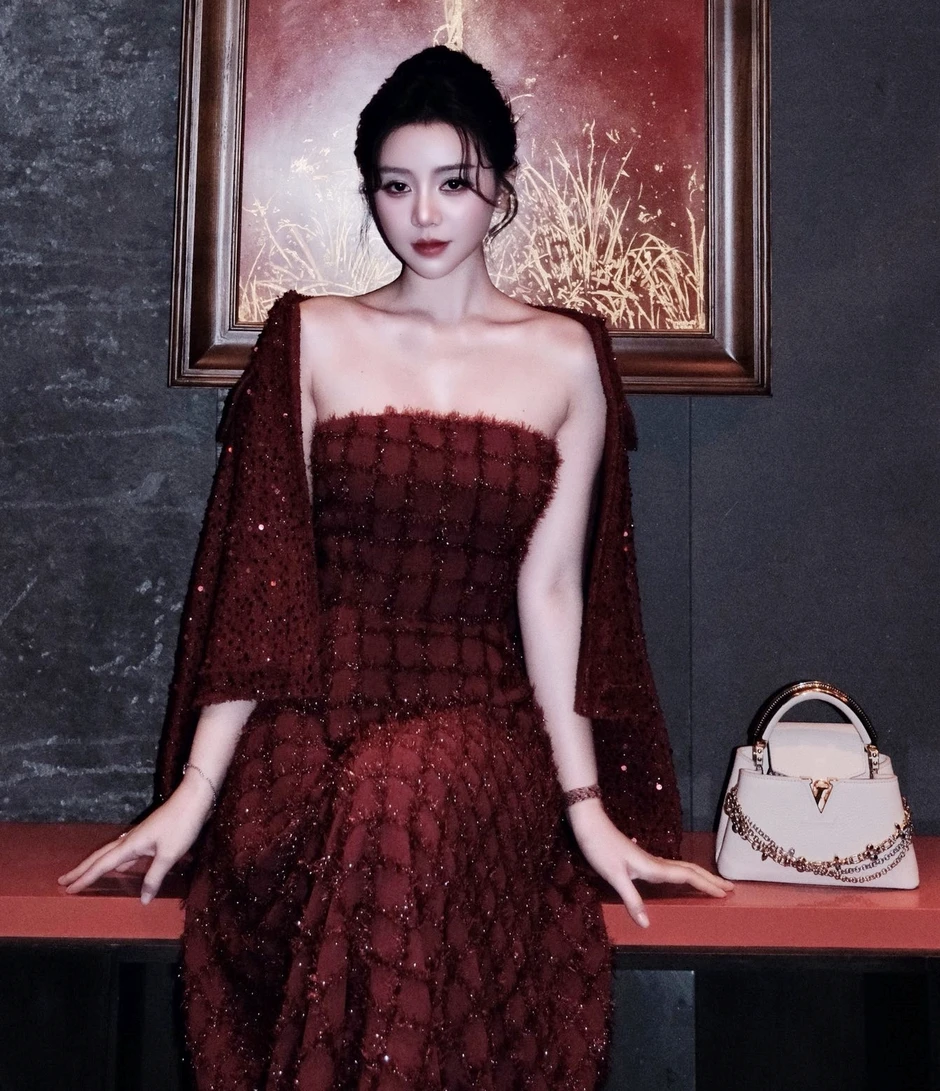 Quỳnh Kool ngoài đời đẹp như Phạm Băng Băng, lên phim như ma nữ