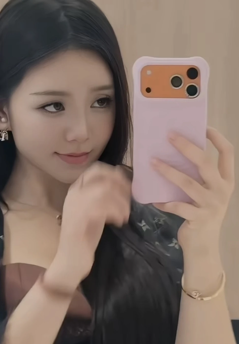 Quỳnh Kool tung video cực cháy, slay từ ánh mắt đến nụ cười!