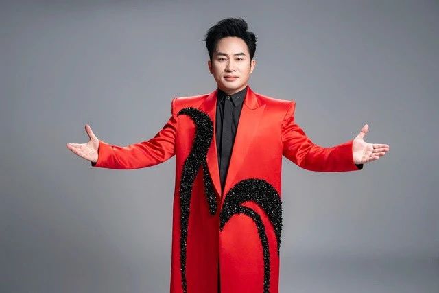 Rao bán vé Âm vang Tổ quốc dịp 30/4 với giá cao, đạo diễn cảnh báo sẽ có an ninh giám sát tình trạng này