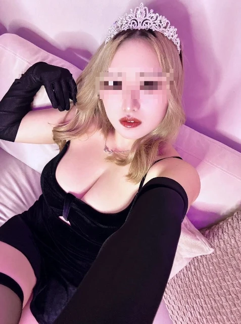 Rủ bạn trai qua phòng, hot girl khiến đối phương "chạy mất dép"