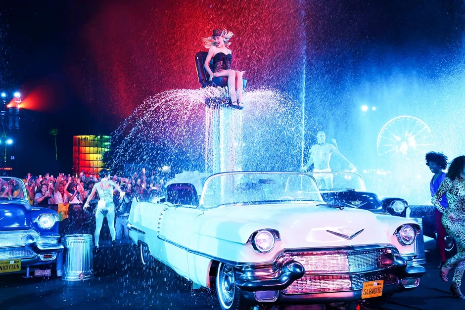 Sabrina Carpenter xin lỗi nhưng vẫn bị cả MXH “trộn gỏi” đến cùng