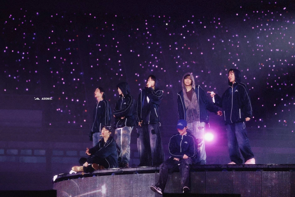 Sân khấu như lễ hội quốc gia của BTS, 41 nghìn người đồng thanh hát "quốc bảo"