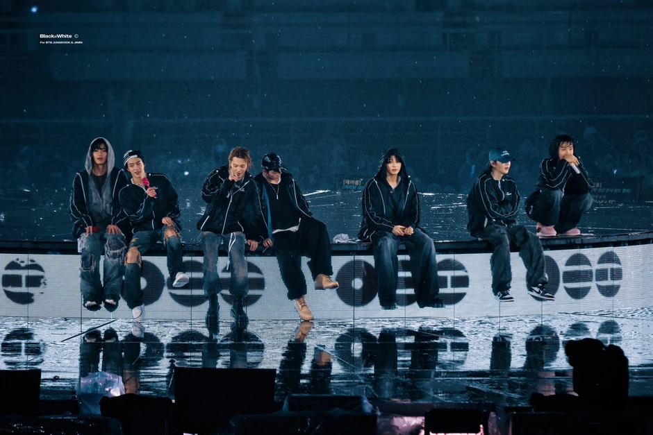 Sân khấu như lễ hội quốc gia của BTS, 41 nghìn người đồng thanh hát "quốc bảo"