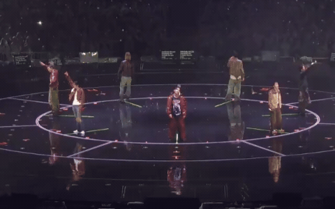 Sân khấu như lễ hội quốc gia của BTS, 41 nghìn người đồng thanh hát "quốc bảo"