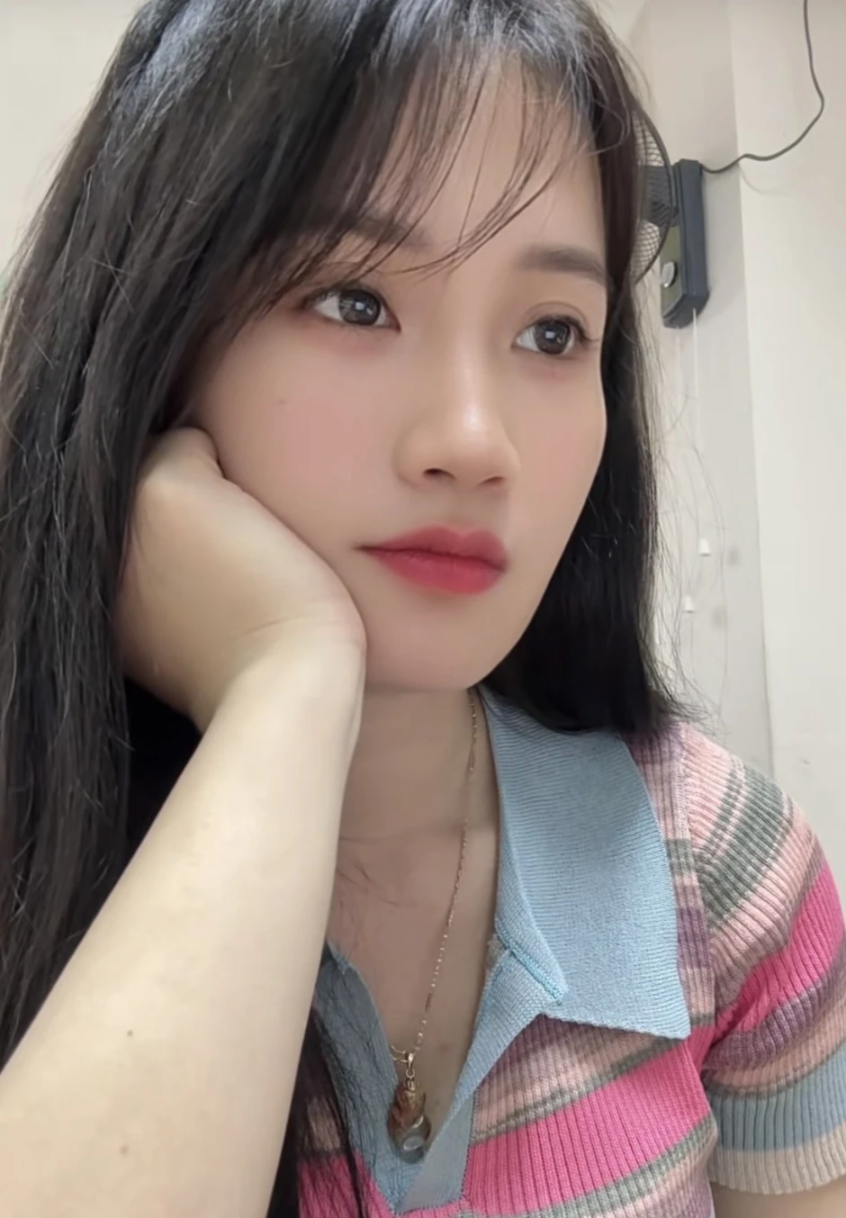 Sáng bừng cả khung hình, cô giáo mầm non gây bất ngờ với vóc dáng chuẩn chỉnh và thần thái cuốn hút Sáng bừng cả khung hình, cô giáo mầm non gây bất ngờ với vóc dáng chuẩn chỉnh và thần thái cuốn hút