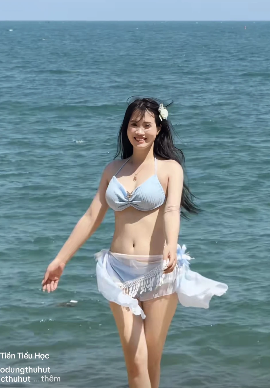 Sáng bừng cả khung hình, cô giáo mầm non gây bất ngờ với vóc dáng chuẩn chỉnh và thần thái cuốn hút Sáng bừng cả khung hình, cô giáo mầm non gây bất ngờ với vóc dáng chuẩn chỉnh và thần thái cuốn hút