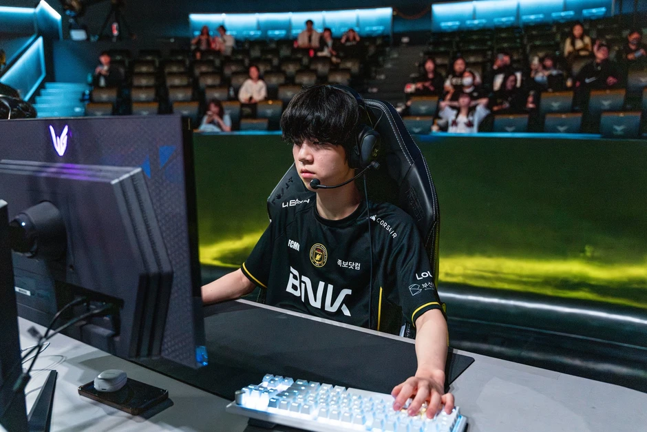 Sao trẻ của LCK đối mặt tương lai "tăm tối" sau khi trở thành "cừu đen"