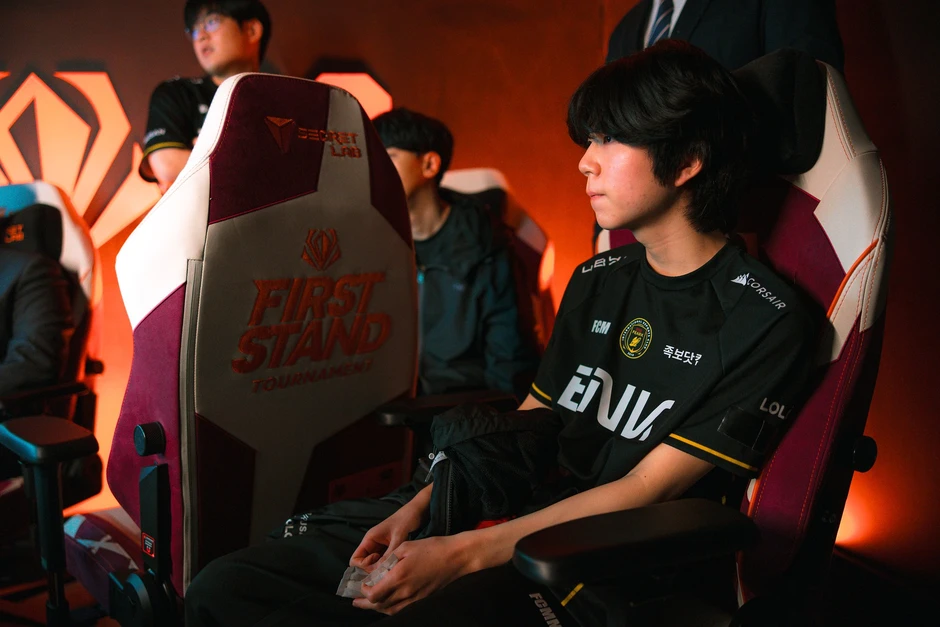 Sao trẻ của LCK đối mặt tương lai "tăm tối" sau khi trở thành "cừu đen"