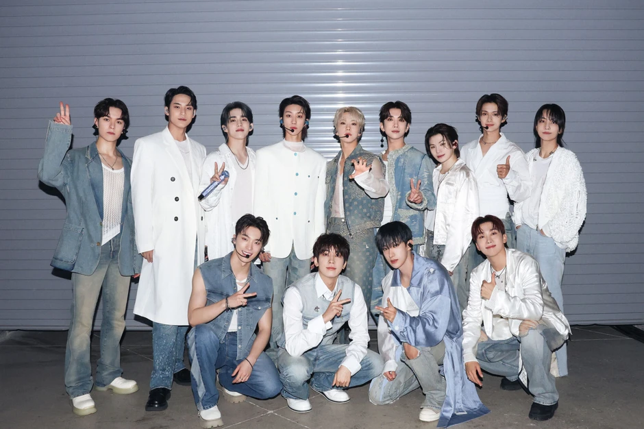 SEVENTEEN tái ký lần 2, được gọi là "điều kì diệu của showbiz"