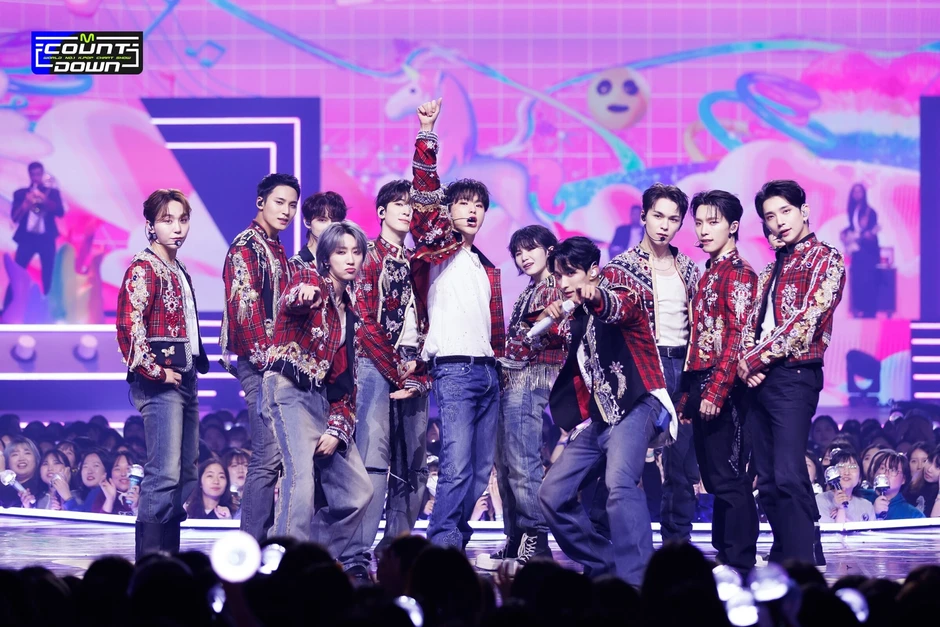 SEVENTEEN tái ký lần 2, được gọi là "điều kì diệu của showbiz"
