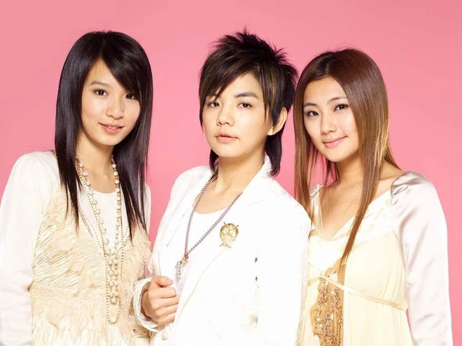 S.H.E: Người bị lửa thiêu sống bỏng 54%, người ngã từ trên cao chấn thương cột sống S.H.E: Người bị lửa thiêu sống bỏng 54%, người ngã từ trên cao chấn thương cột sống