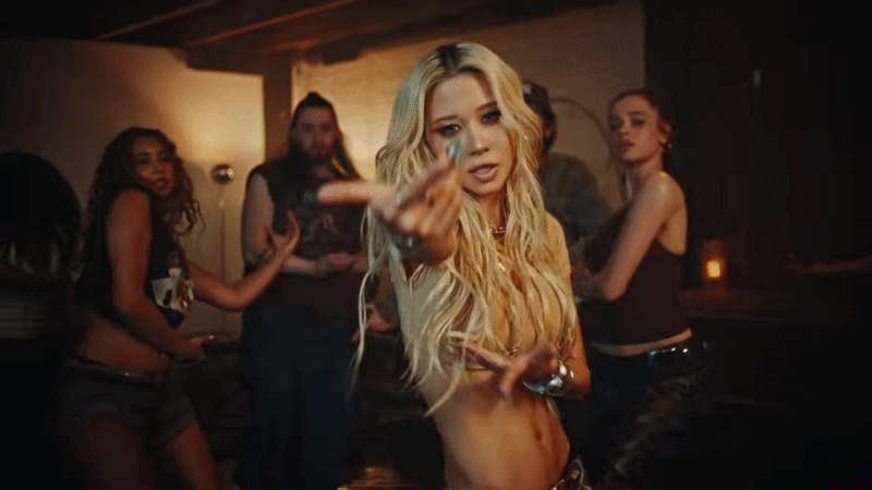 Shiloh Jolie giỏi đến mức khiến 700 người ngậm ngùi, nhan sắc chỉ 2 người trên thế giới sở hữu